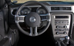 2011-ford-mustang-v6-cockpit