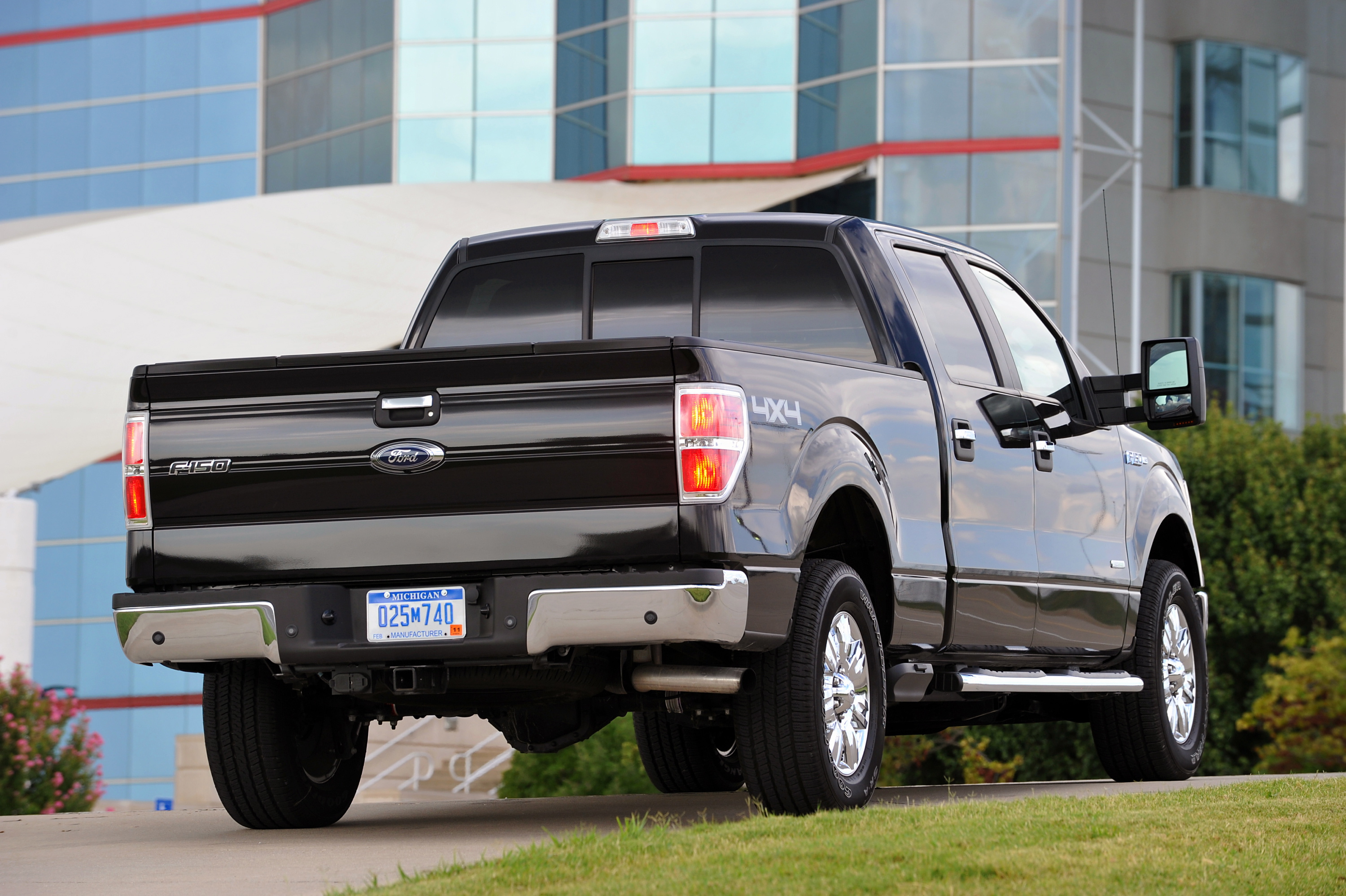 Ford Releases Fuel Economy Numbers for 2011 Ford F-150: 3.7-liter V6