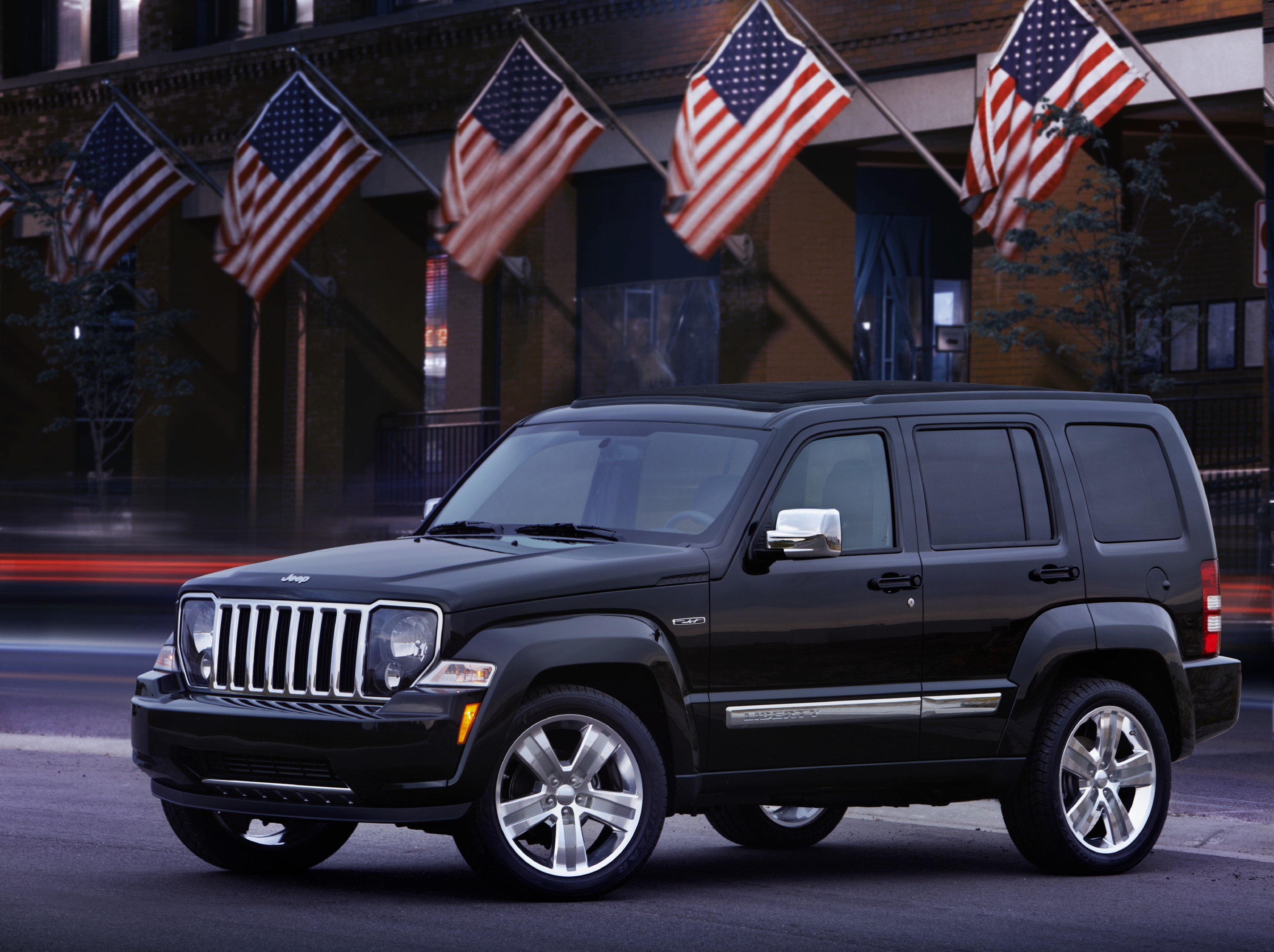 Jeep Grand Cherokee, Liberty get Premium Editions